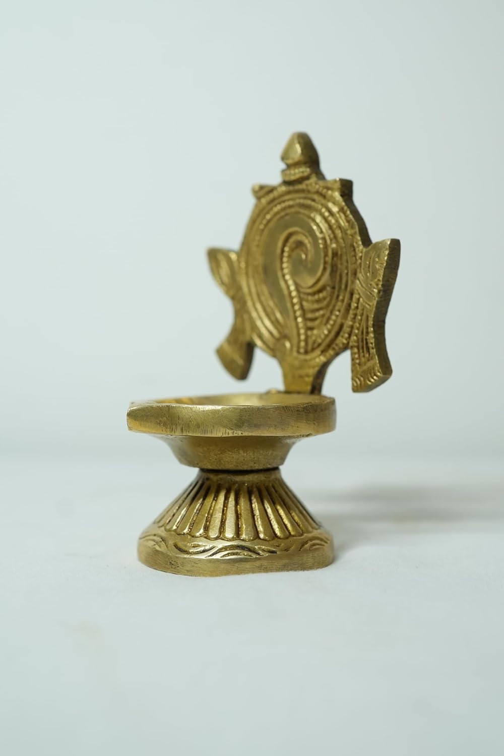 PeetalKraft Brass Shankh Chakra Diya Set For Pooja Pack Of 2 Size 11X7X7 Cm Weight 235 Grams