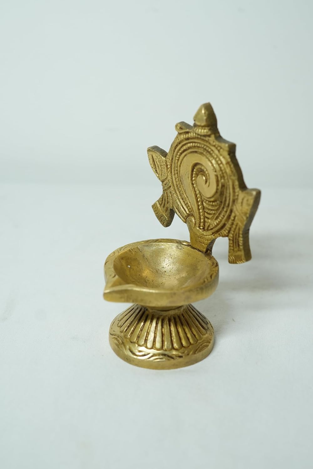 PeetalKraft Brass Shankh Chakra Diya Set For Pooja Pack Of 2 Size 11X7X7 Cm Weight 235 Grams