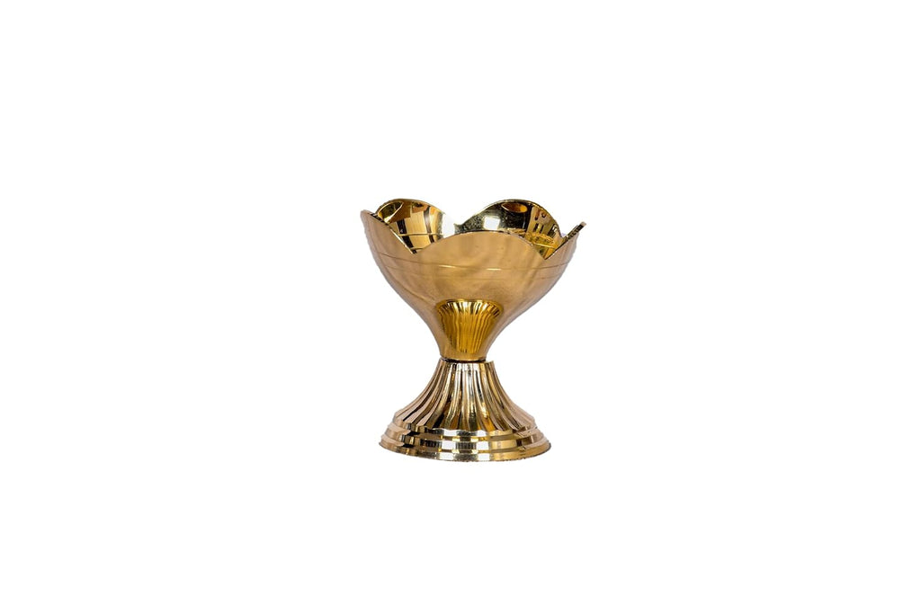 PeetalKraft Classic Brass Diya For Puja Mandir And Home Decoration Size 4X4X5 Cm Weight 50 Grams