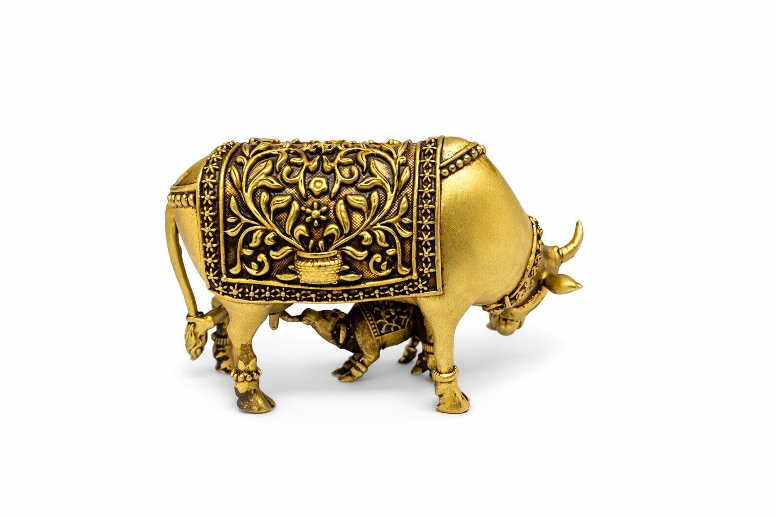 PeetalKraft Brass Cow and Calf Kamadhenu Idol for Prosperity and Motherly Love, Size 5x4x6 cm, Weight 152 Grams