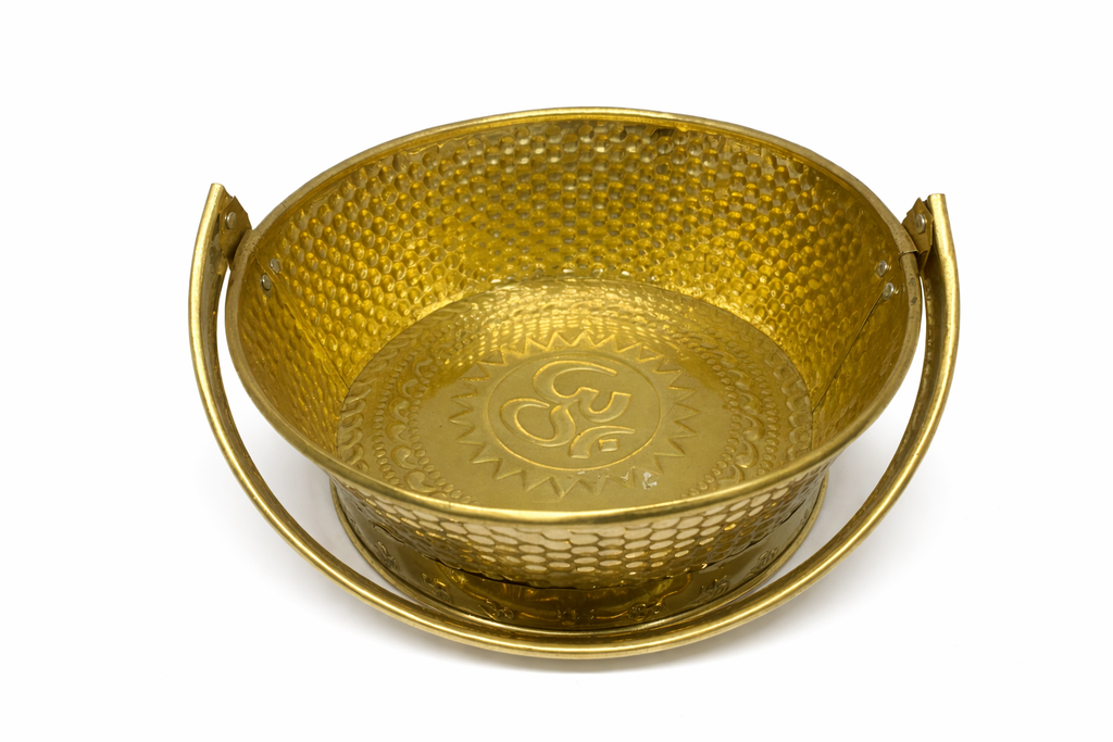 PeetalKraft Brass Pooja Daliya with Handle for Temple and Rituals, Size 22x22x9 cm, Weight 380 Grams
