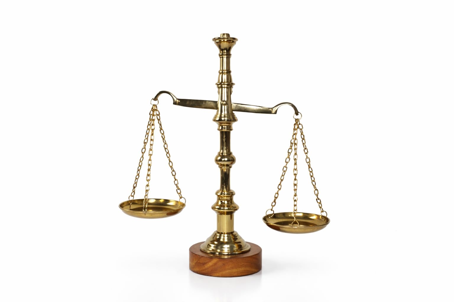 PeetalKraft Brass Balance Scale with Wooden Base, Polished Gold Finish, 29 cm, 600g, Decorative Justice Symbol for Office Desk